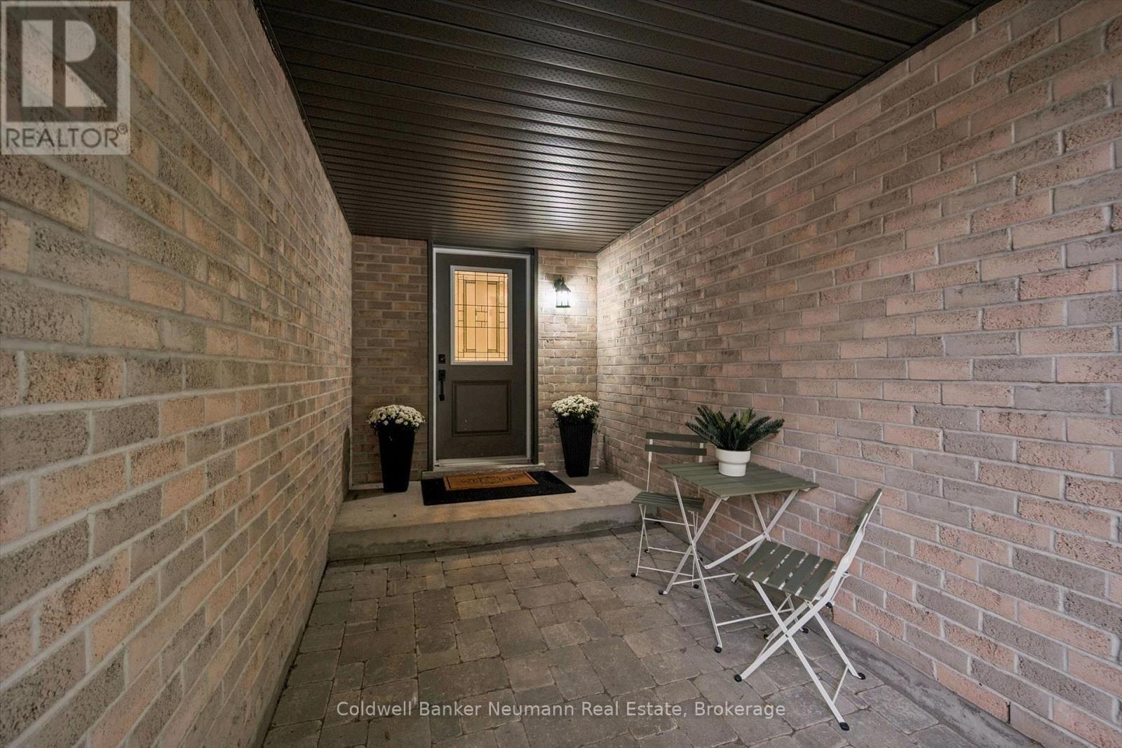 27 Aspen Valley Crescent, Guelph, Ontario  N1G 3Z9 - Photo 3 - X14089970