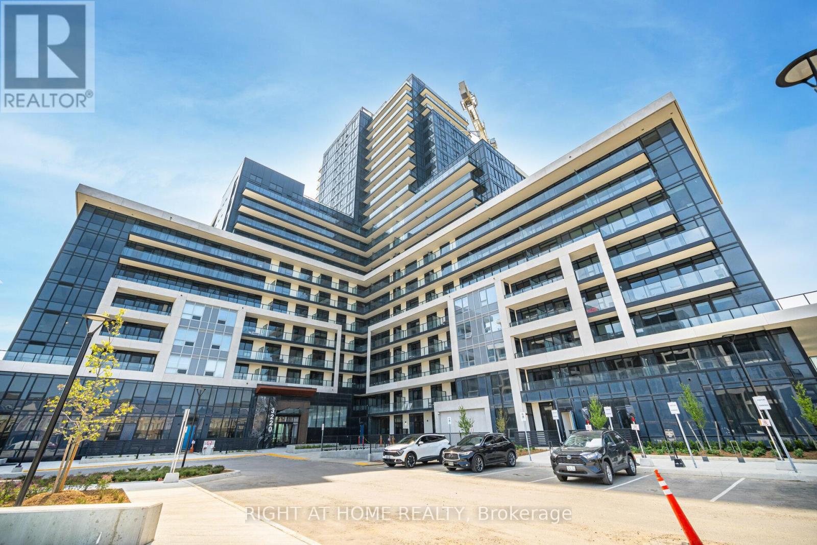 1806 - 3220 WILLIAM COLTSON AVENUE, Oakville, Ontario
