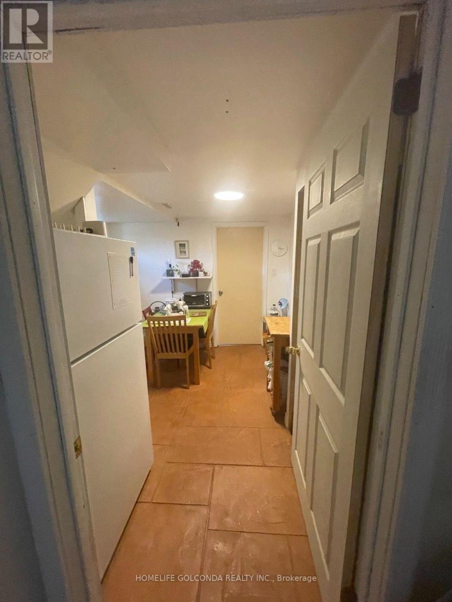 8 Hazelglen Avenue, Toronto, Ontario  M2R 1R7 - Photo 13 - C13840384