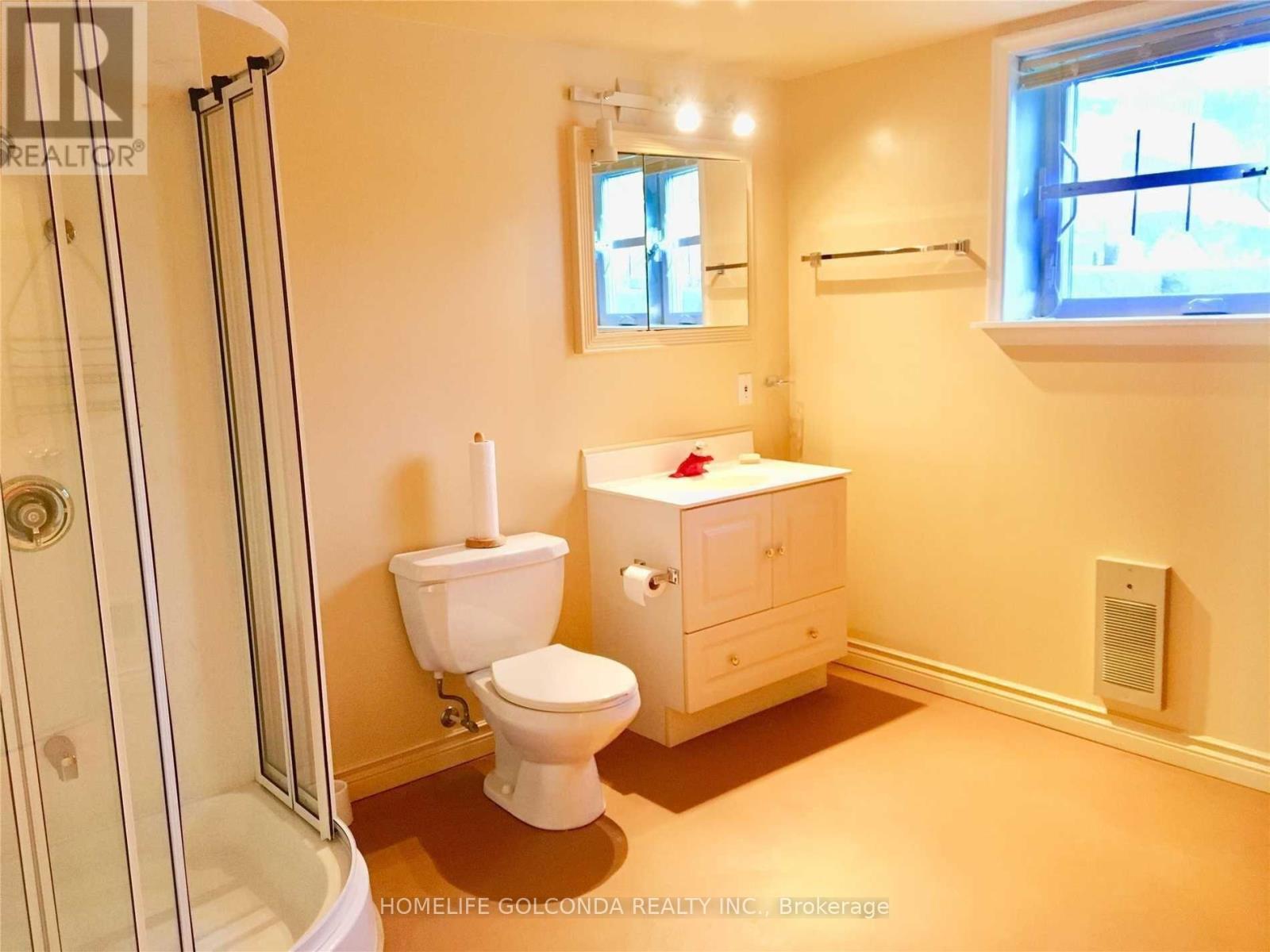 8 Hazelglen Avenue, Toronto, Ontario  M2R 1R7 - Photo 3 - C13840384