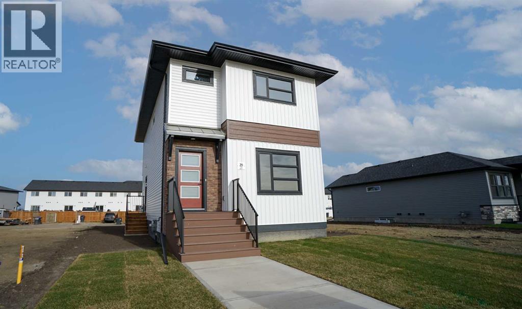 29 Ian Way, Sylvan Lake, Alberta  T4S 0W5 - Photo 1 - A2346459