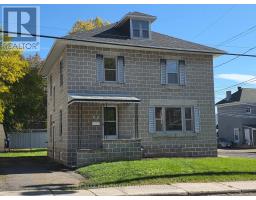 17 MAPLE AVENUE N, Smiths Falls, Ontario