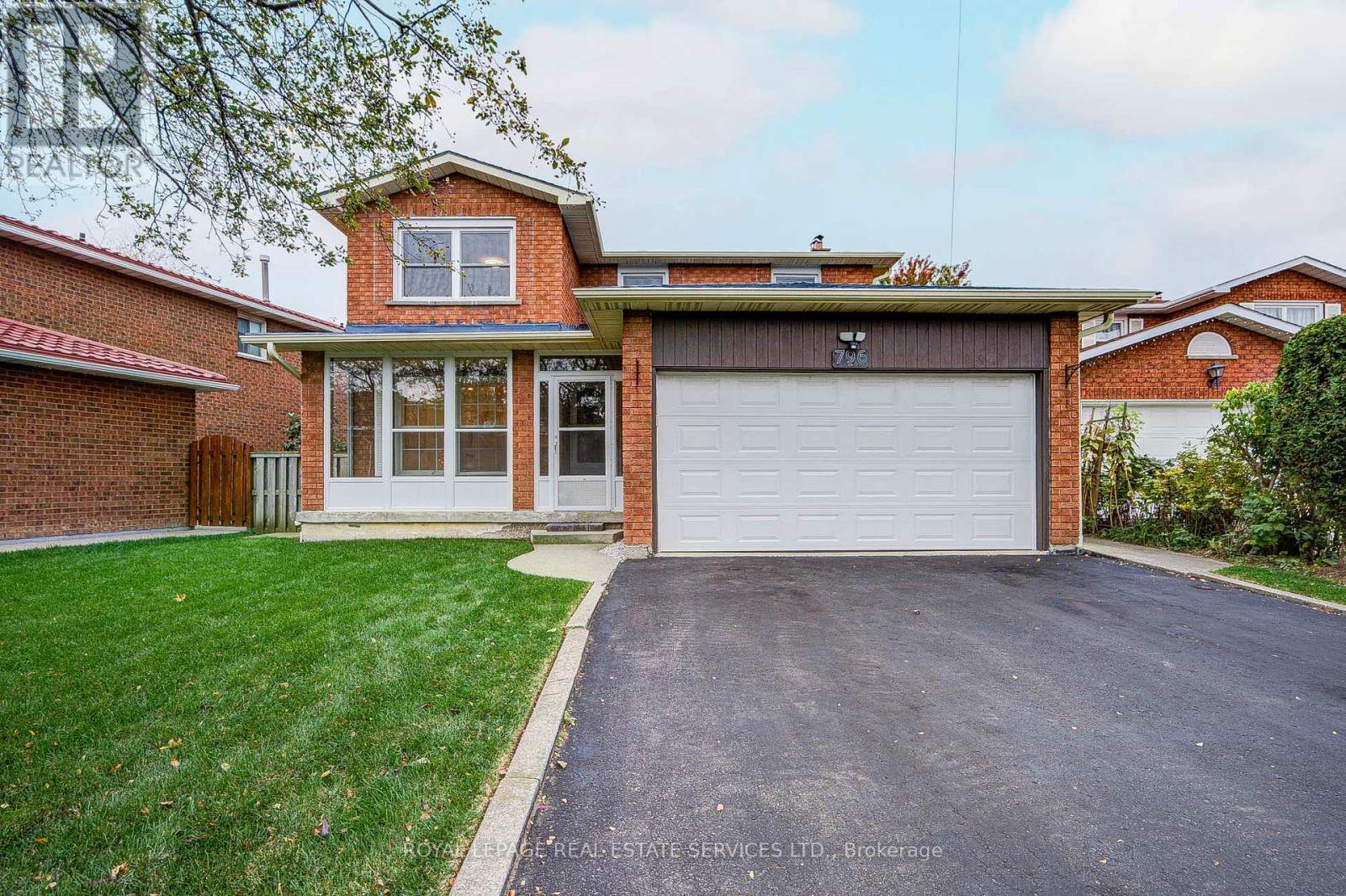 796 BUCKINGHAM COURT, Mississauga, Ontario