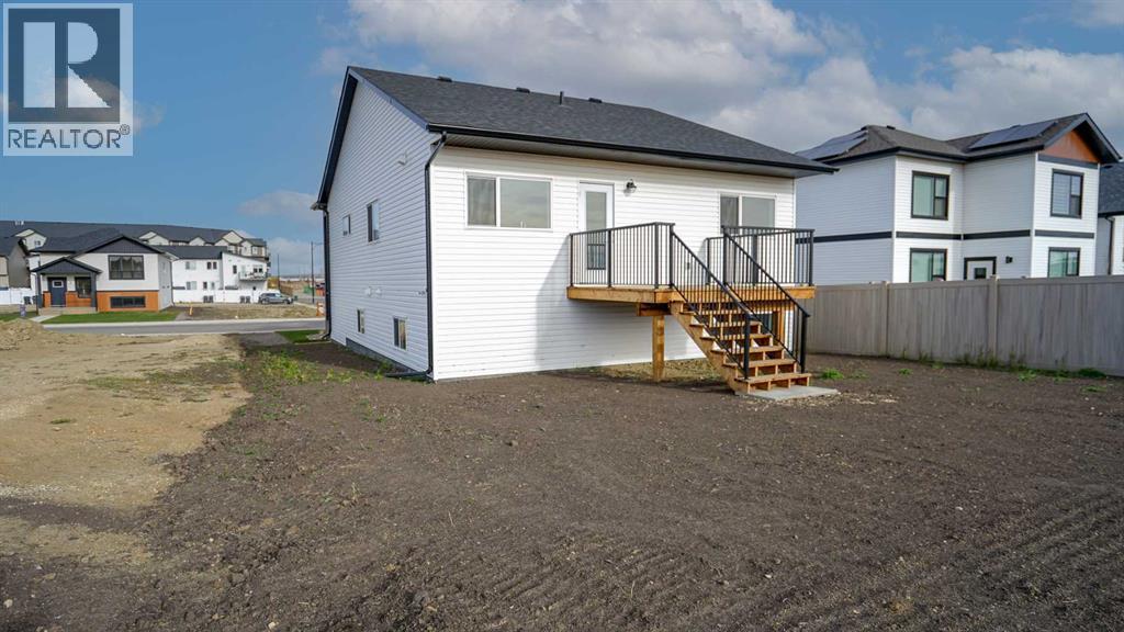 20 Ian Way, Sylvan Lake, Alberta T4S 0W5 - Photo 2 - A2314188