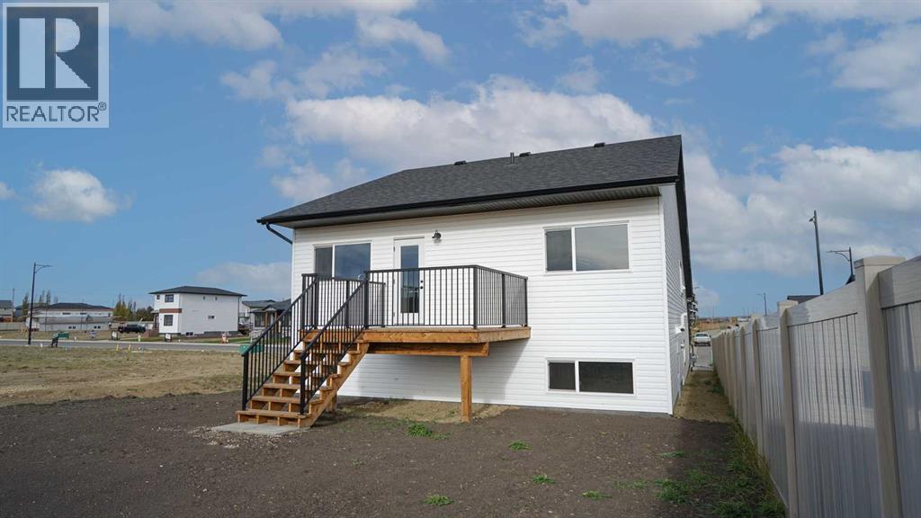 20 Ian Way, Sylvan Lake, Alberta T4S 0W5 - Photo 3 - A2314188