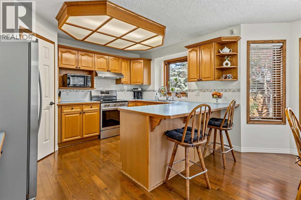 1515 Sunvista Way SE, Calgary, Alberta  T2X 3G3 - Photo 9 - A2353053