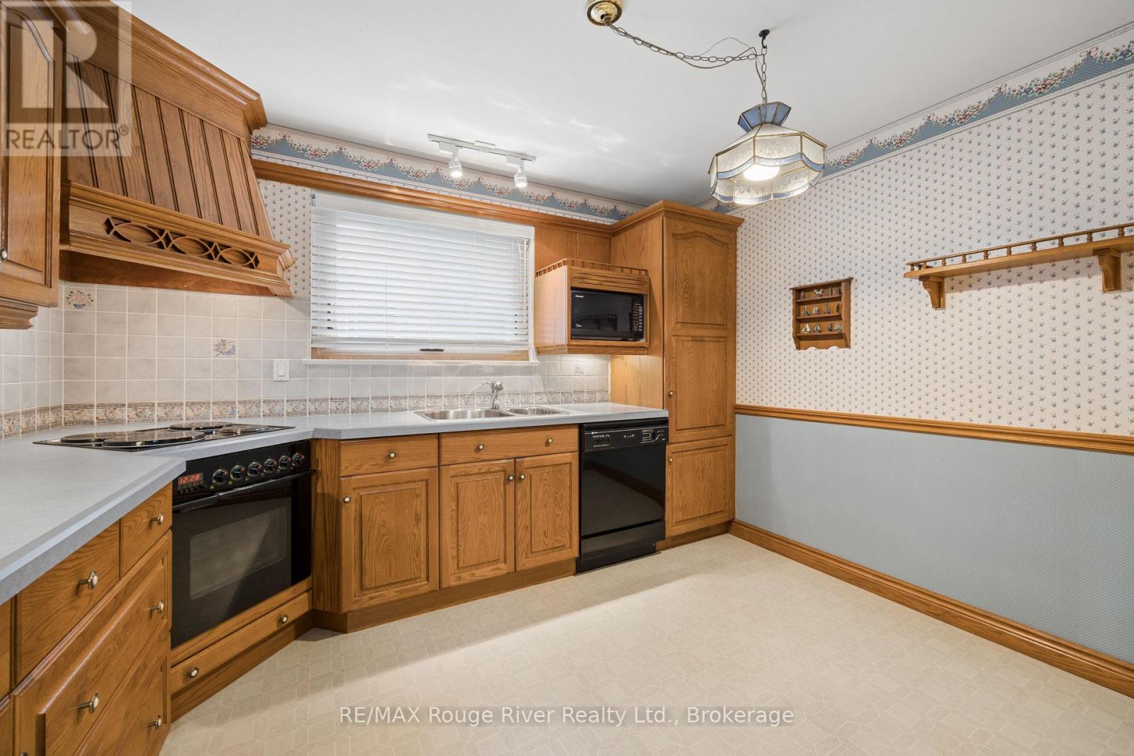 3 Heatherwood Road, Ajax, Ontario  L1S 2K6 - Photo 15 - E14090086