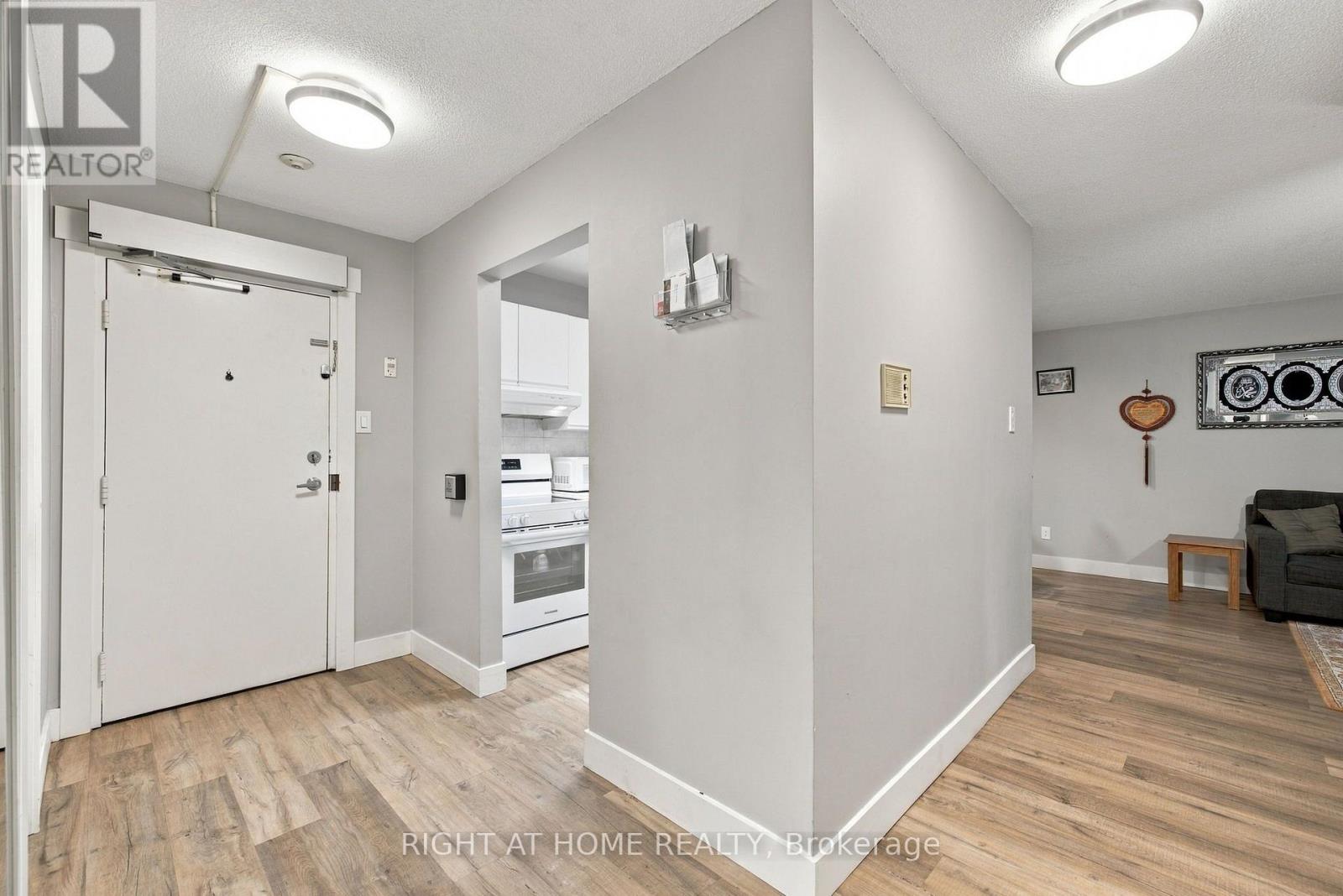 62 - 144 Conway Drive, London South, Ontario  N6E 3N3 - Photo 3 - X14090040