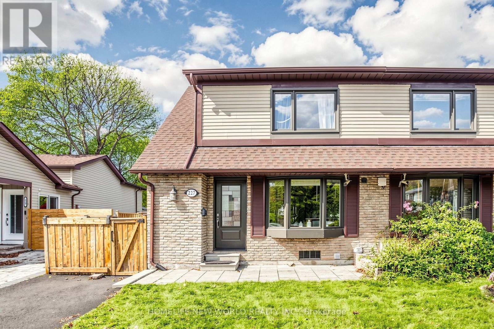227 HOLLYBERRY TRAIL, Toronto, Ontario