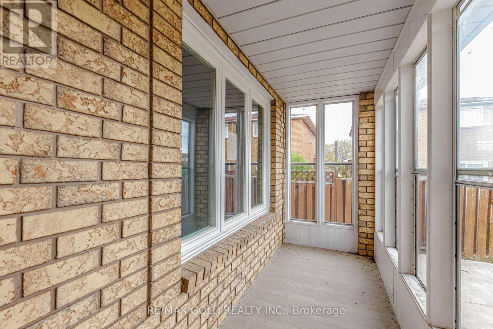 97 Hinchley Wood Grove, Brampton, Ontario  L6V 4J1 - Photo 4 - W14085510