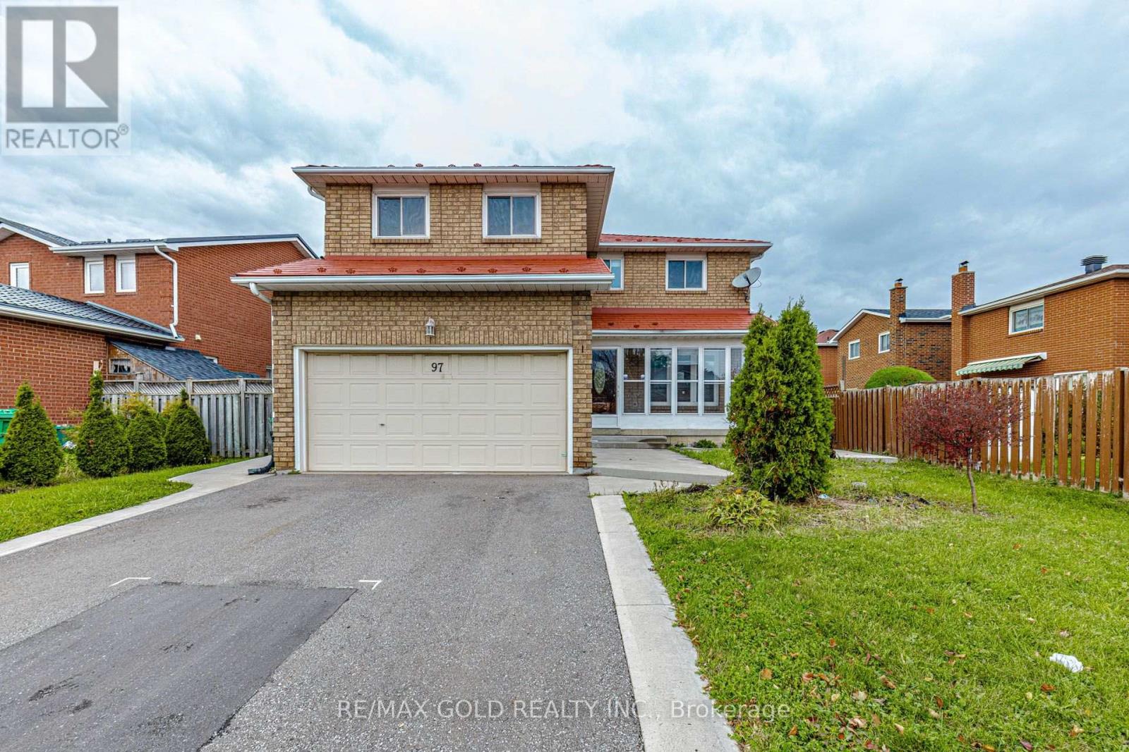 97 Hinchley Wood Grove, Brampton, Ontario  L6V 4J1 - Photo 2 - W14085510