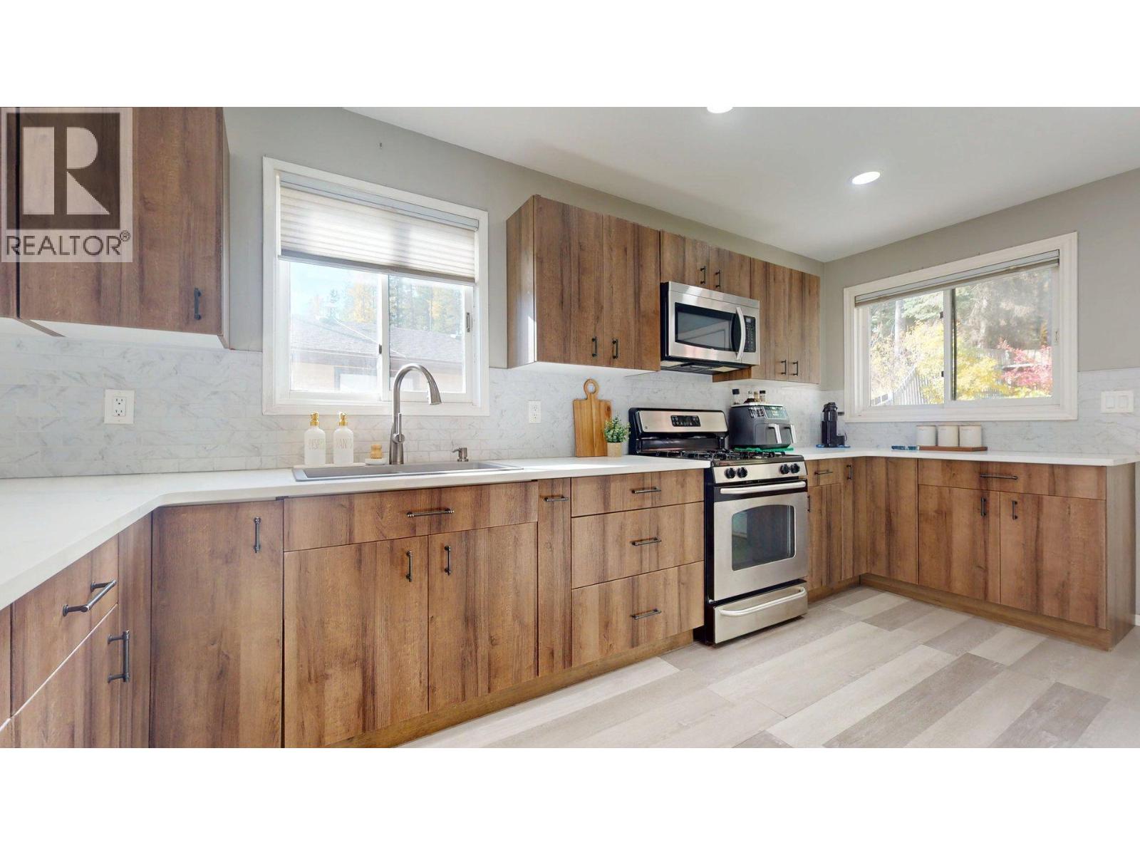 1237 Pinyon Road, Sparwood, British Columbia  V0B 2G2 - Photo 2 - 10400719