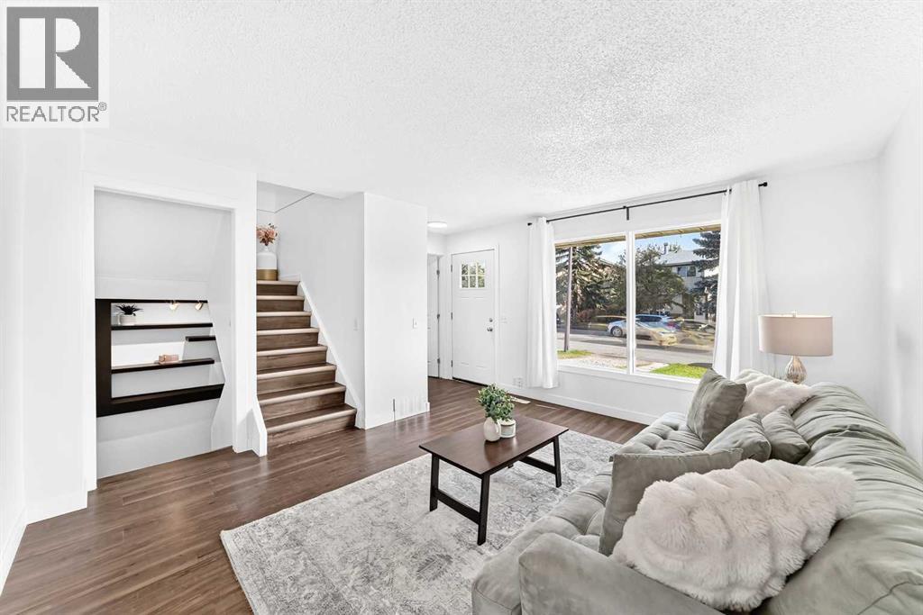 60 Erin Mount Crescent Se, Calgary, Alberta  T2B 2S3 - Photo 3 - A2350658