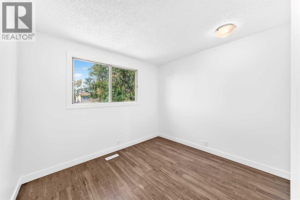 60 Erin Mount Crescent Se, Calgary, Alberta  T2B 2S3 - Photo 12 - A2350658