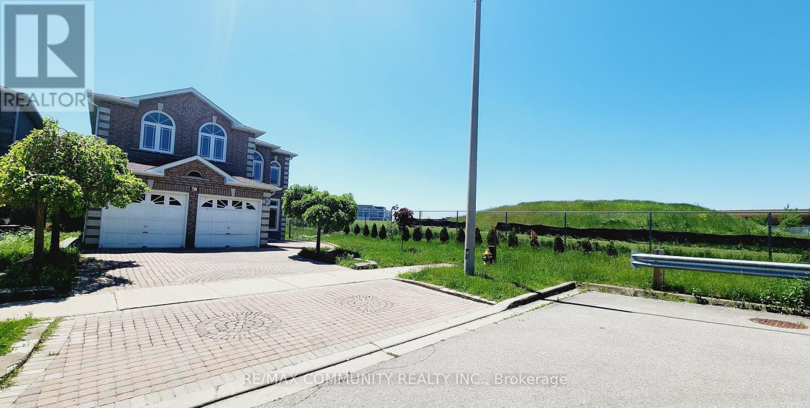 MAIN - 61 CHARTWAY BOULEVARD, Toronto, Ontario