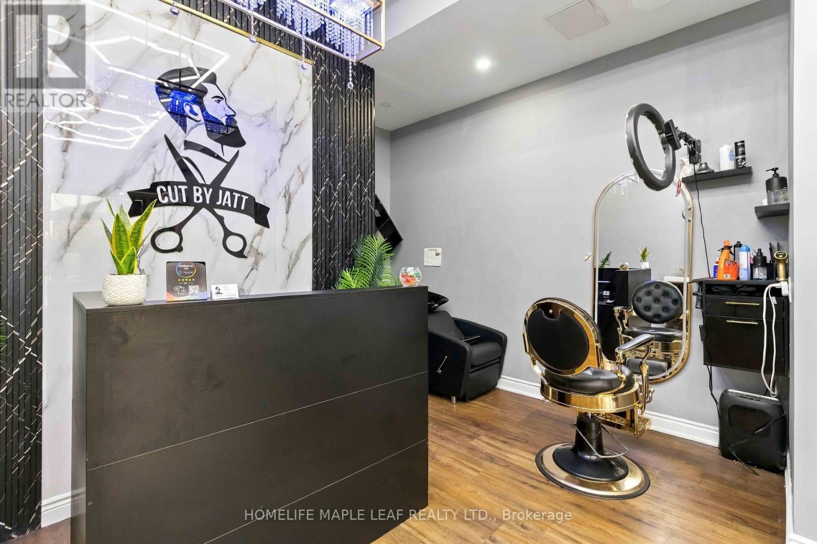 8 Flowertown Avenue, Brampton, Ontario  L6X 2J9 - Photo 8 - W14090138