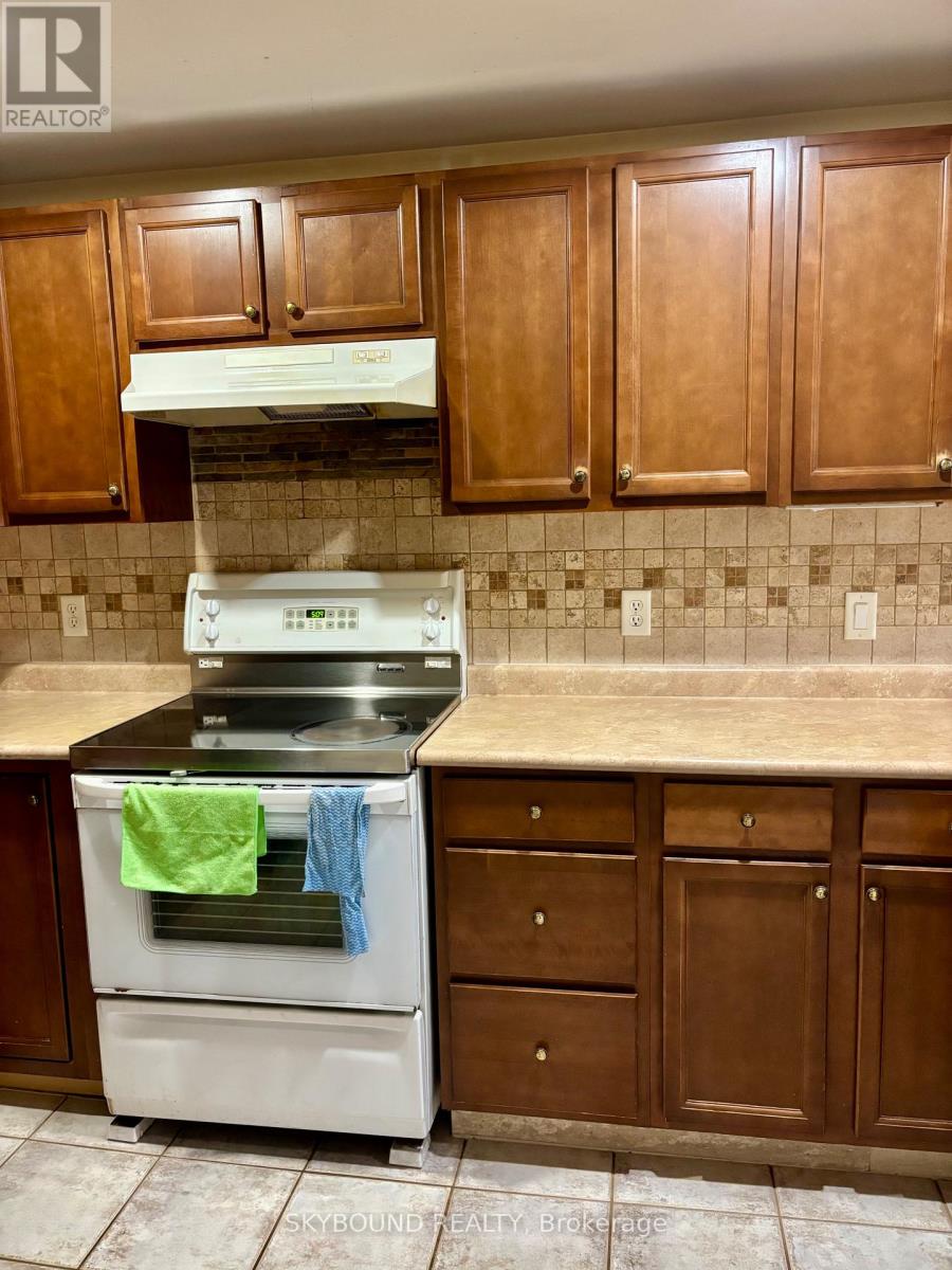 Lower Unit - 107 Whitchurch Mews, Mississauga, Ontario  L5A 4B2 - Photo 6 - W13815352