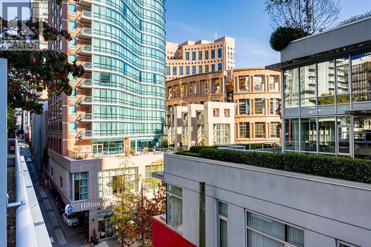 1303 480 ROBSON STREET