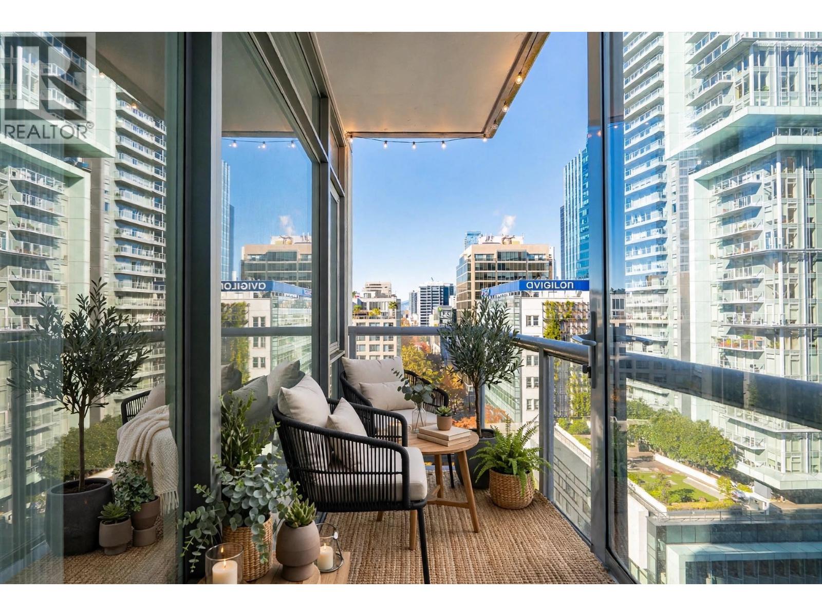 1303 480 ROBSON STREET
