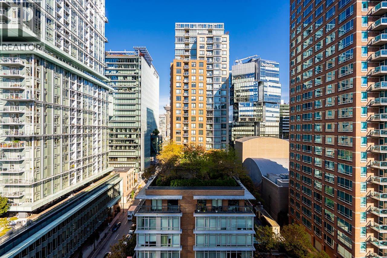 1303 480 ROBSON STREET