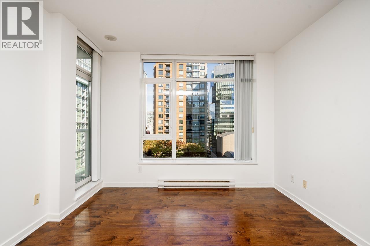 1303 480 ROBSON STREET