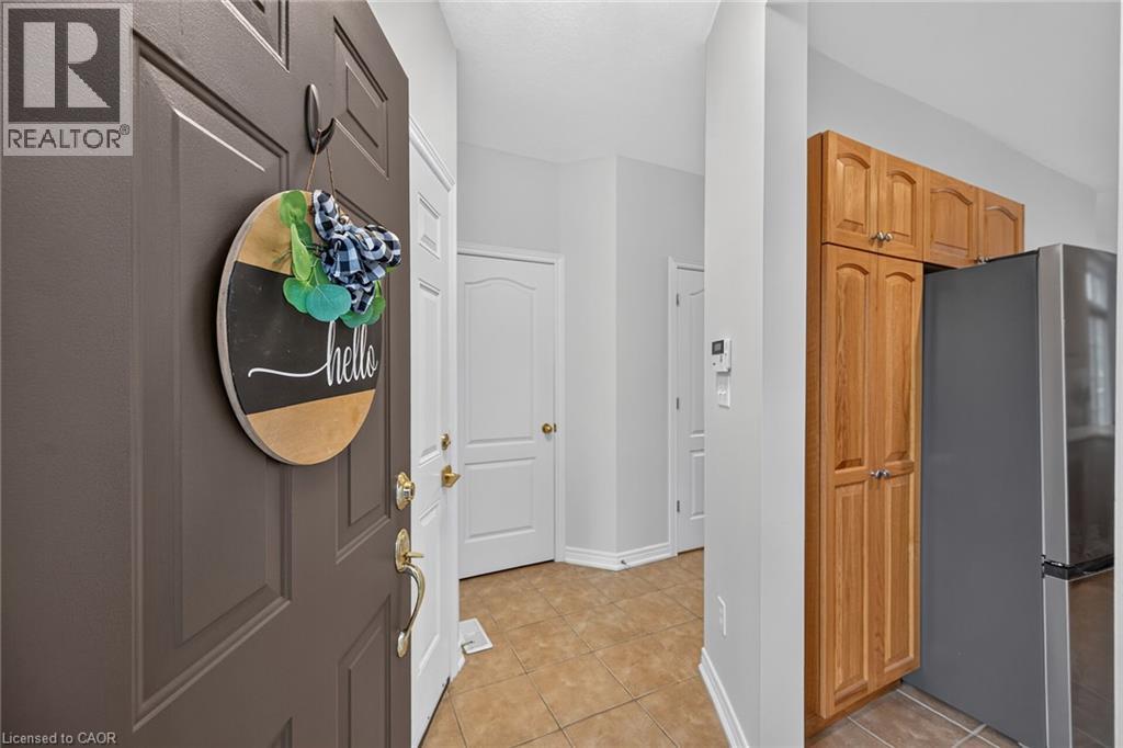 53 Sunnycroft Court, Waterdown, Ontario  L0R 2H4 - Photo 4 - 40871812