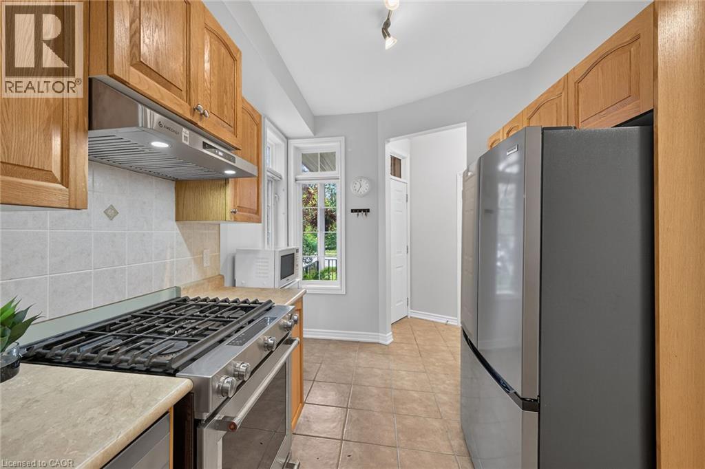 53 Sunnycroft Court, Waterdown, Ontario  L0R 2H4 - Photo 8 - 40871812