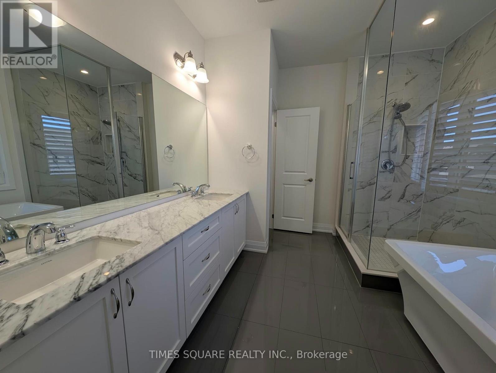 24 Walter Clifford Nesbitt Drive, Whitby, Ontario  L1P 0G5 - Photo 33 - E13656066