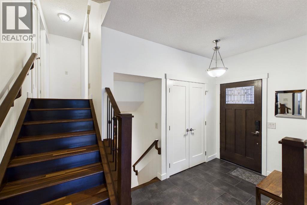 43 Beaconsfield Rise NW, Calgary, Alberta  T3K 1X3 - Photo 14 - A2346303