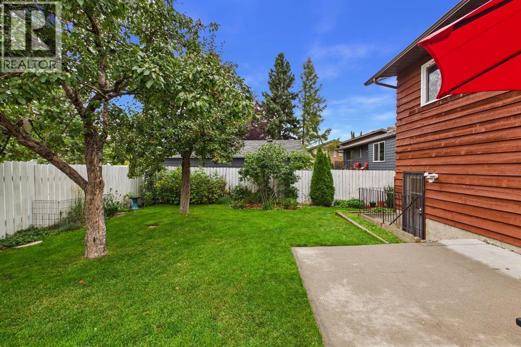 43 Beaconsfield Rise NW, Calgary, Alberta  T3K 1X3 - Photo 36 - A2346303