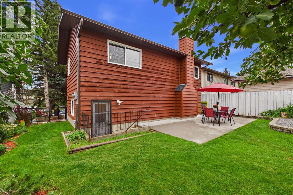 43 Beaconsfield Rise NW, Calgary, Alberta  T3K 1X3 - Photo 34 - A2346303