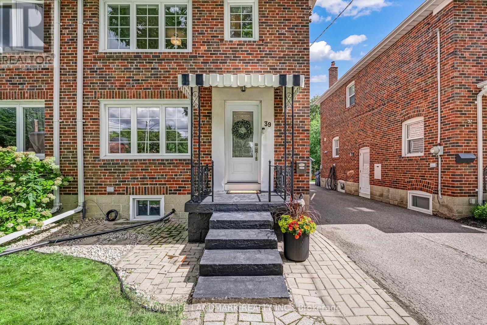 39 Brentcliffe Road, Toronto (Leaside), Ontario  M4G 3Y4 - Photo 2 - C14090290