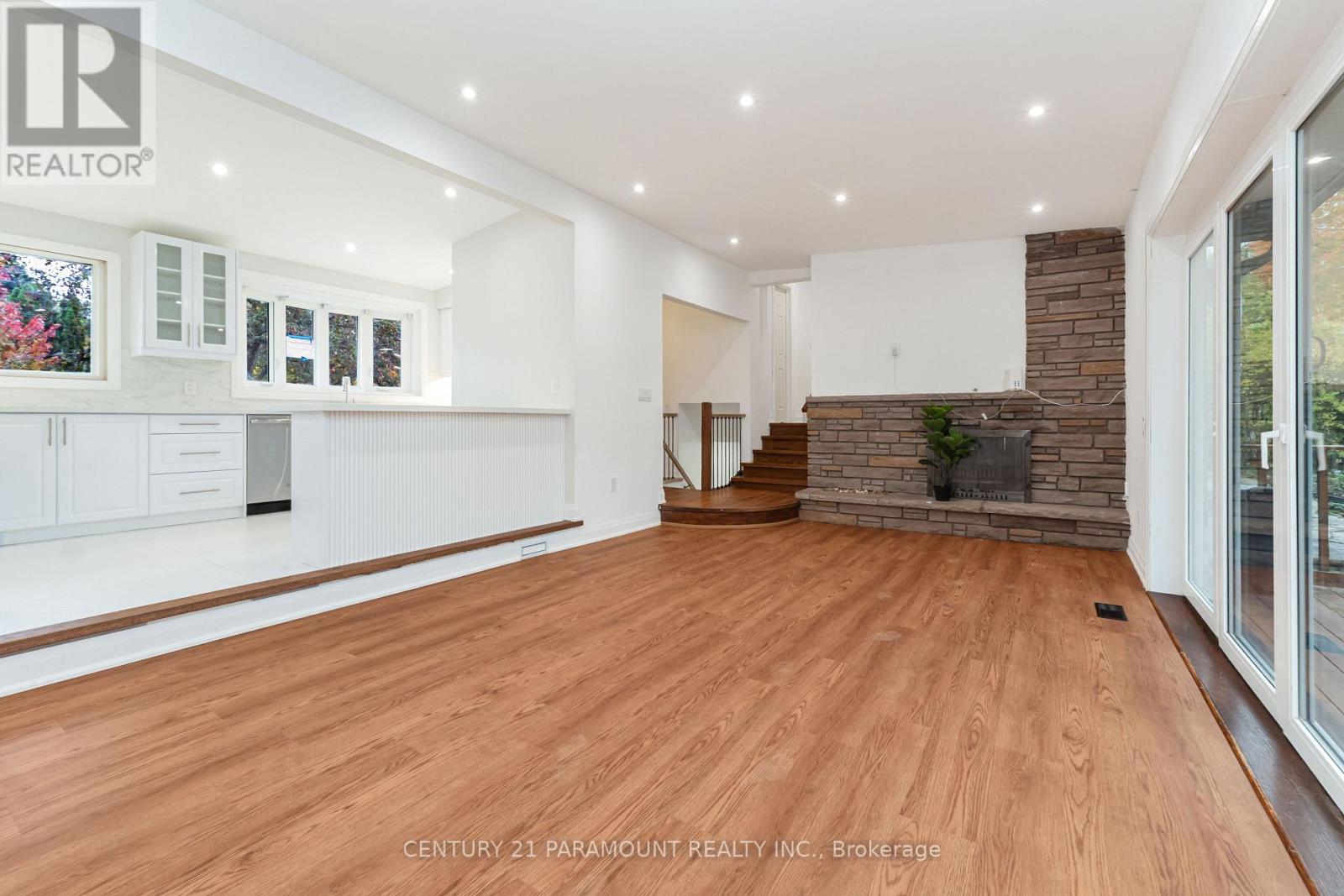 8 Waterfield Drive, Toronto (Bendale), Ontario  M1P 3W5 - Photo 11 - E14090258
