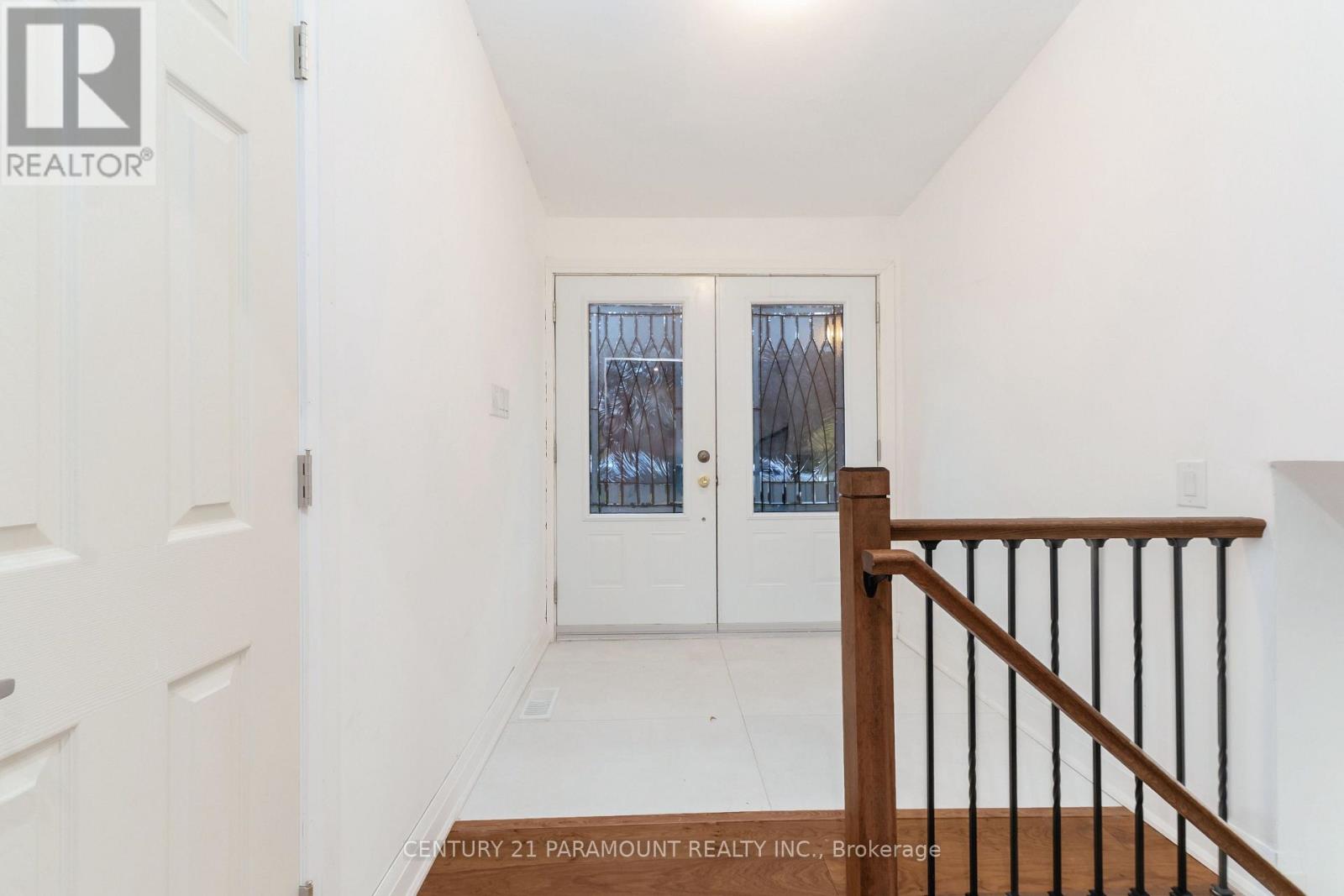 8 Waterfield Drive, Toronto (Bendale), Ontario  M1P 3W5 - Photo 7 - E14090258