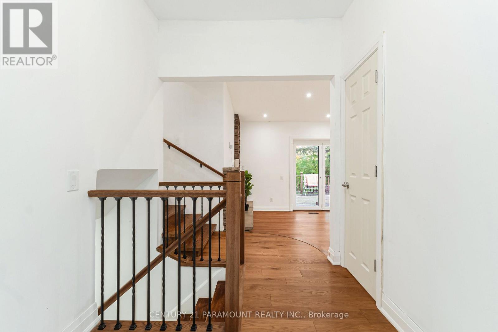 8 Waterfield Drive, Toronto (Bendale), Ontario  M1P 3W5 - Photo 8 - E14090258
