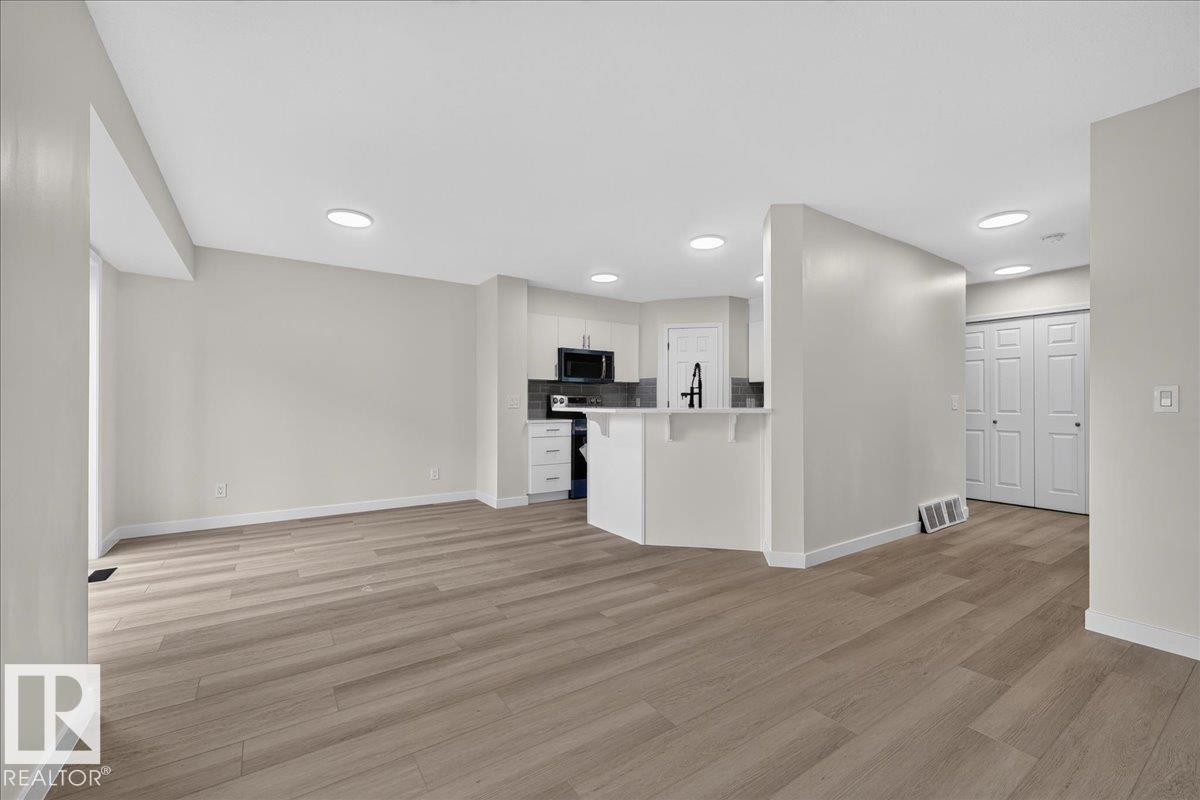#49 1128 156 ST NW
