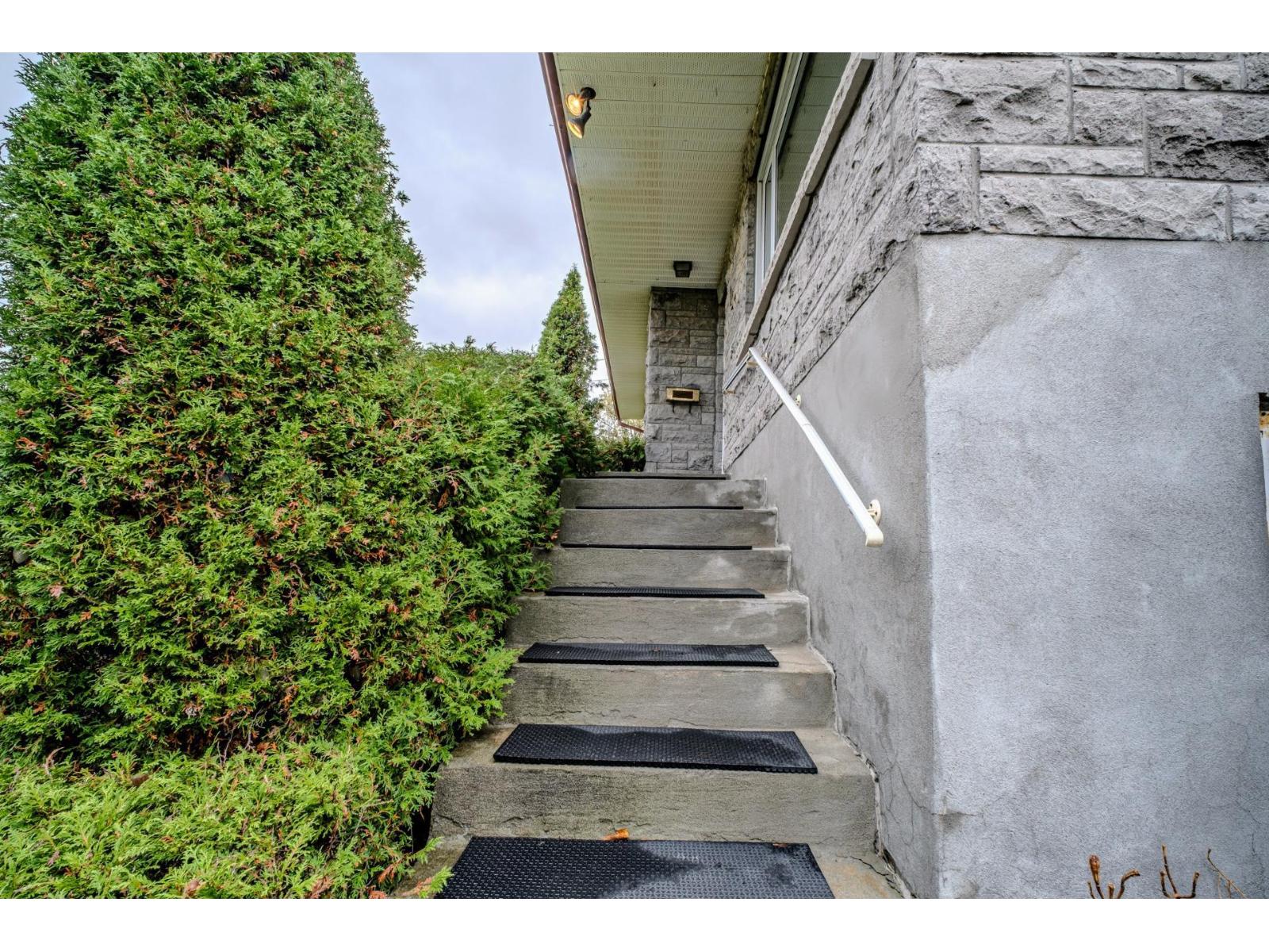 52 4e Avenue S. Montréal (Pierrefonds-Roxboro) Quebec Canada H8Y2M4 3