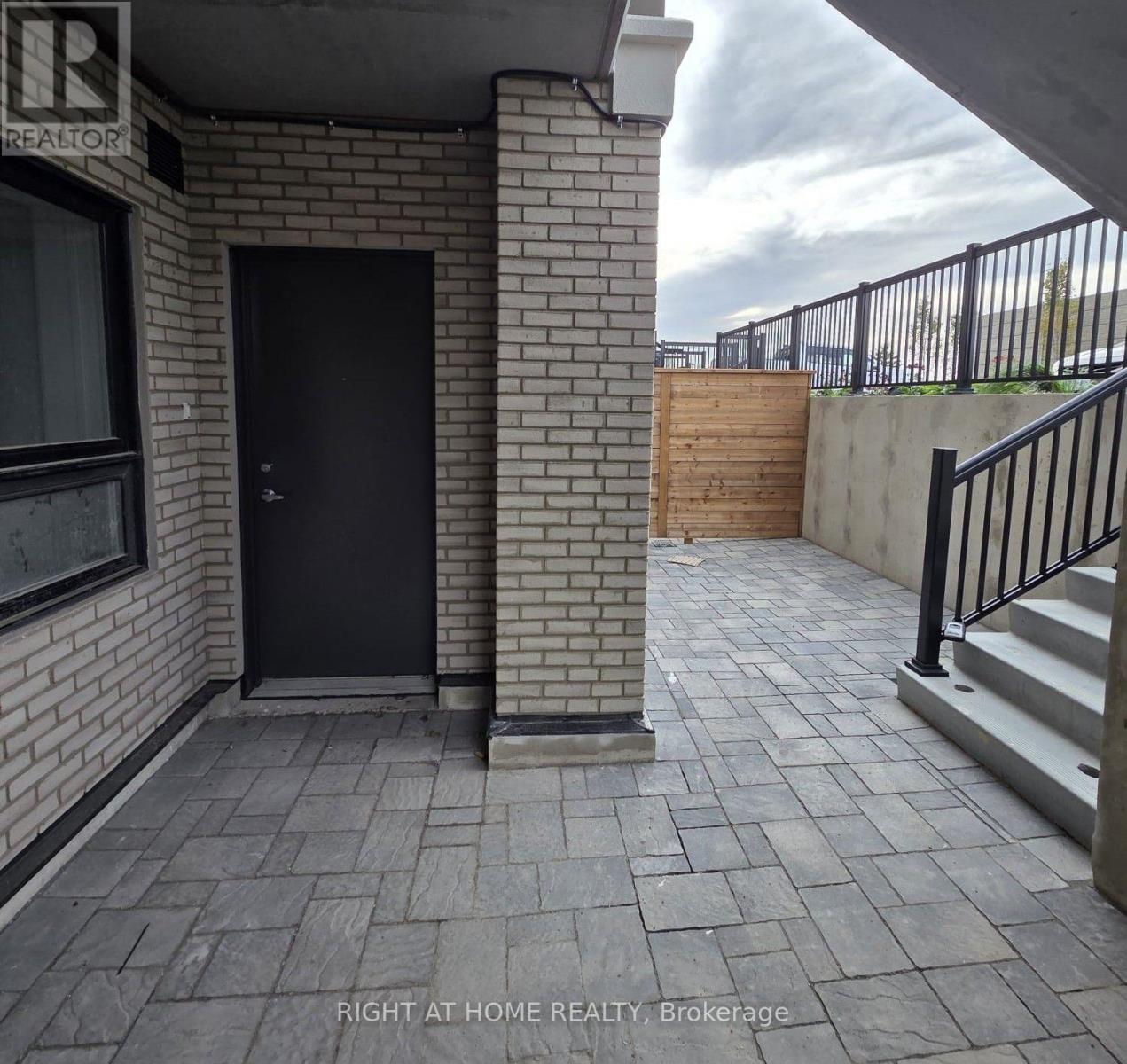 Q8 - 25 PALACE ST STREET, Kitchener, Ontario