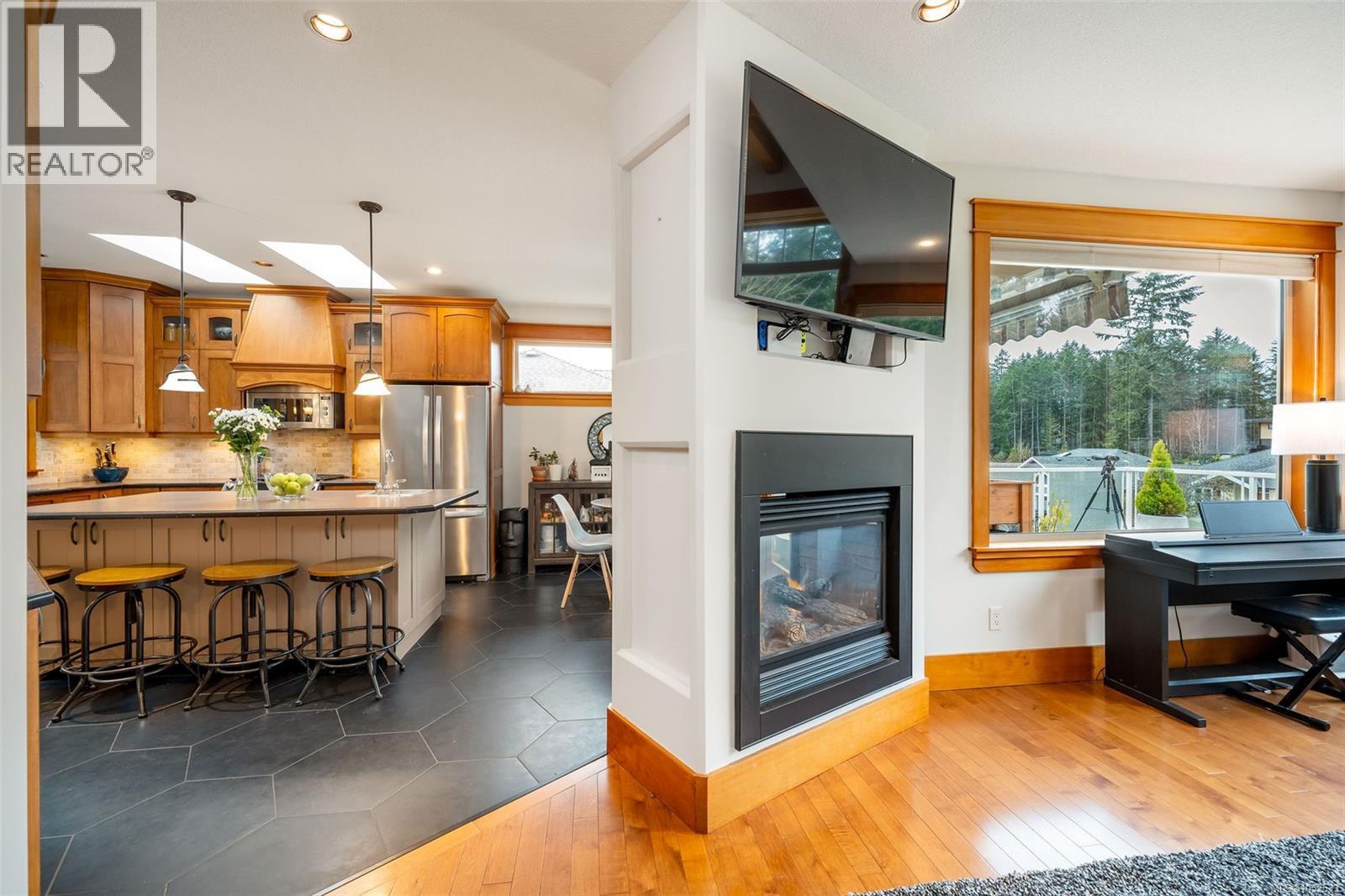 3676 Monterey Dr