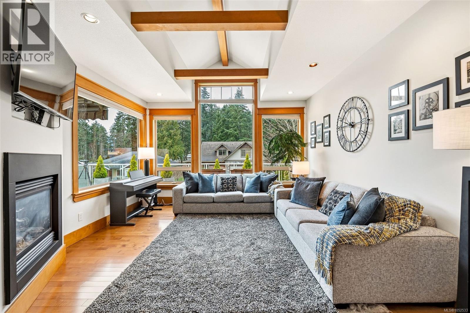 3676 Monterey Dr