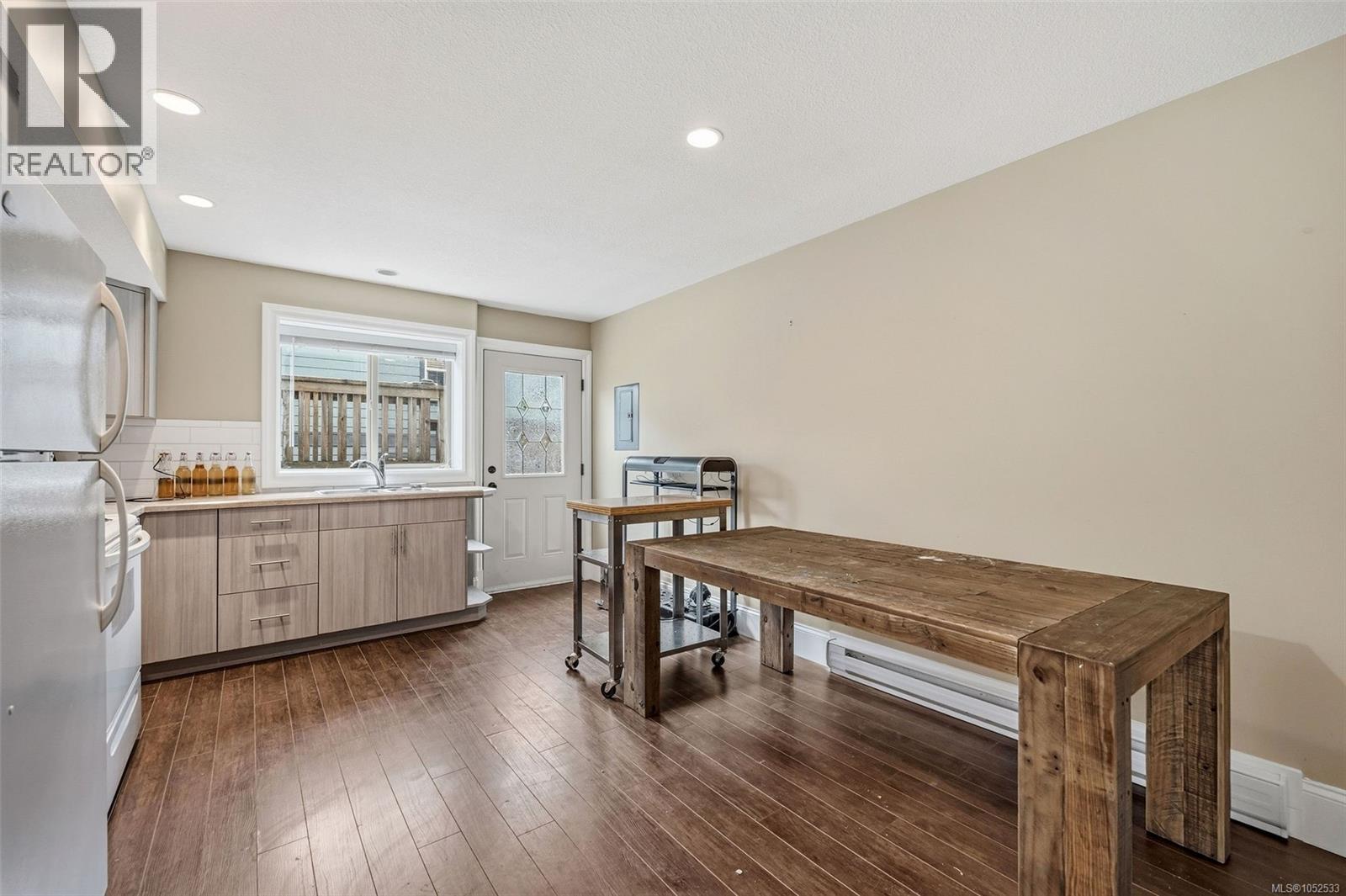 3676 Monterey Dr