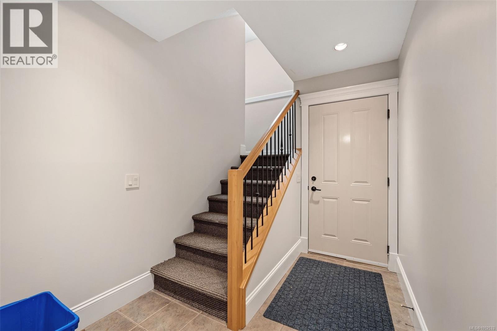3676 Monterey Dr