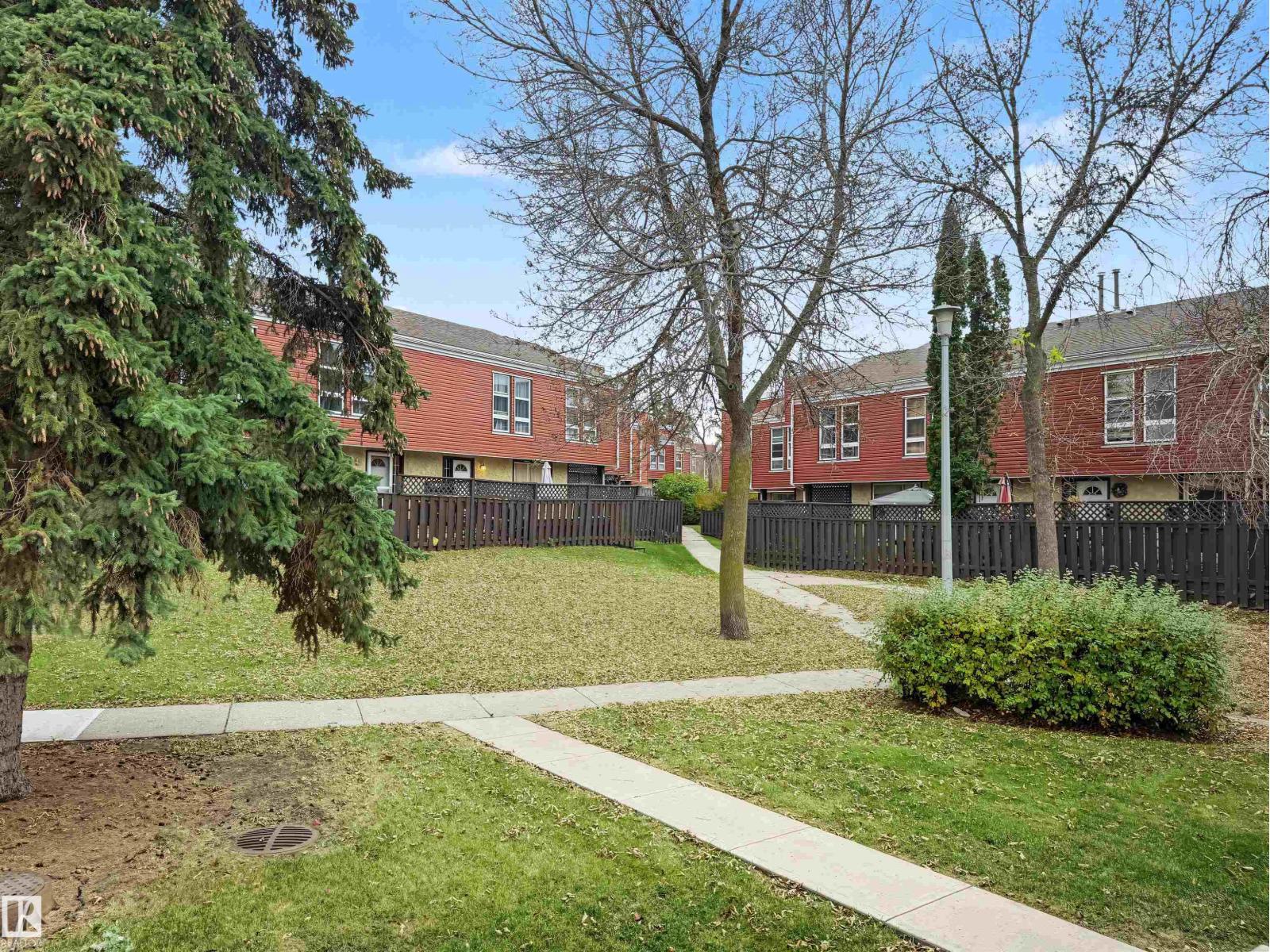 633 Millbourne RD E NW