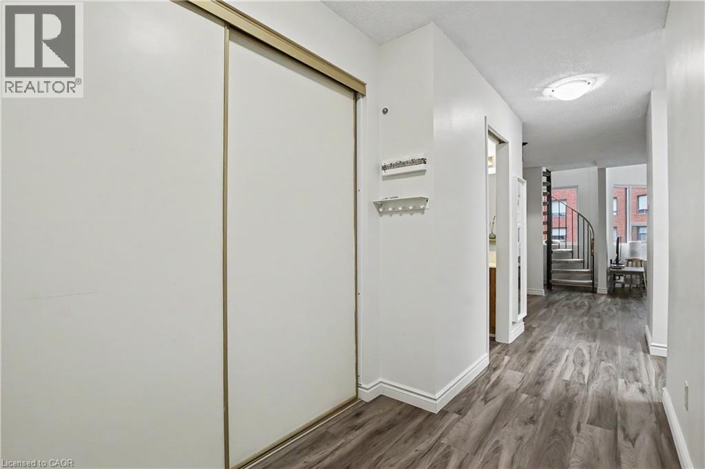 20 Ellen Street E Unit# 207, Kitchener, Ontario  N2H 6R7 - Photo 2 - 40871951