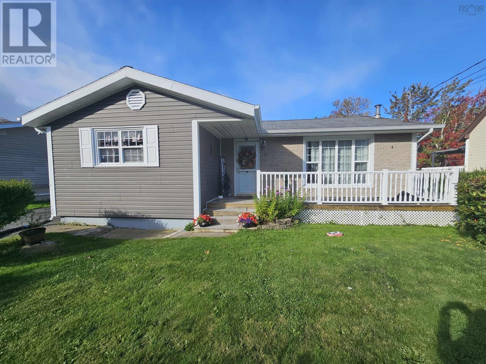 8 Stacey Avenue, North Sydney, Nova Scotia B2A 3P4 - Photo 2 - 202625267
