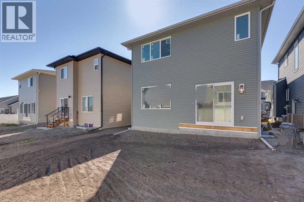 1062 Bayview Crescent SW
