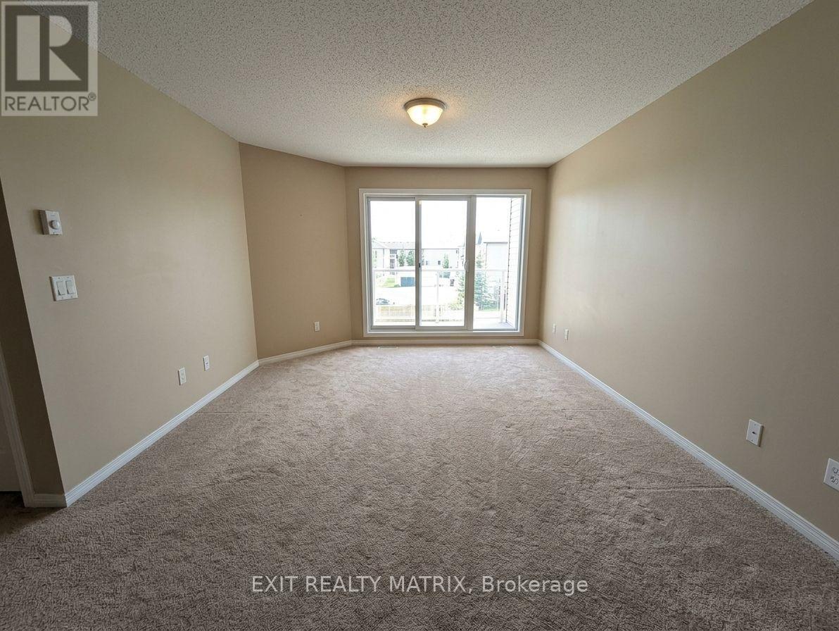 1691 Hunters Run Drive, Ottawa, Ontario  K1C 6X3 - Photo 4 - X13866066