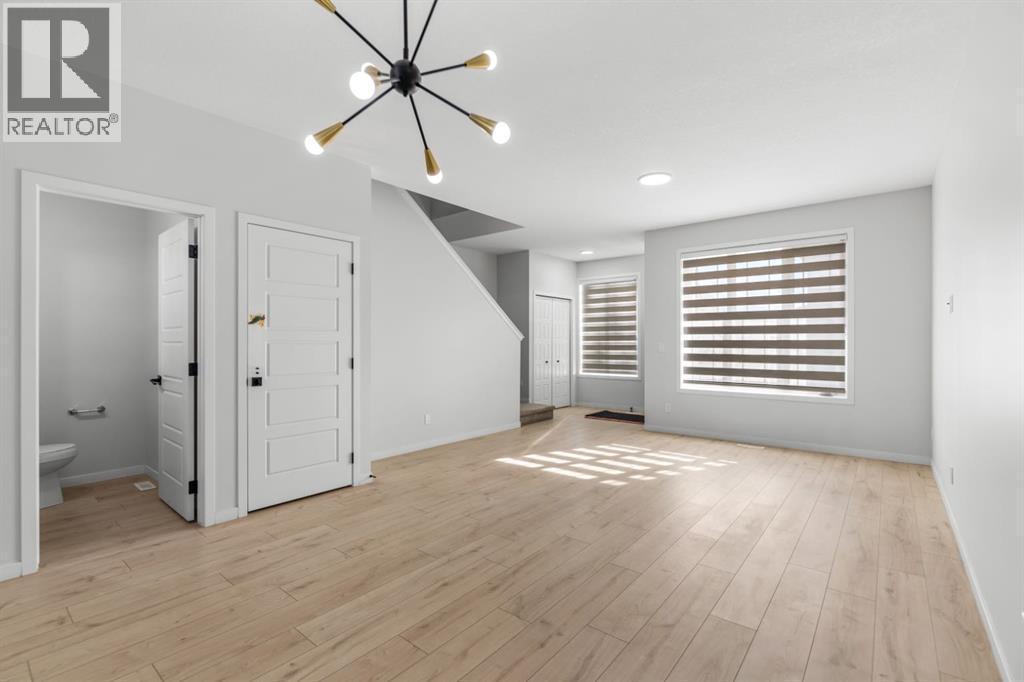 20 Corner Glen Avenue NE, Calgary, Alberta  T3N 2L6 - Photo 3 - A2352358