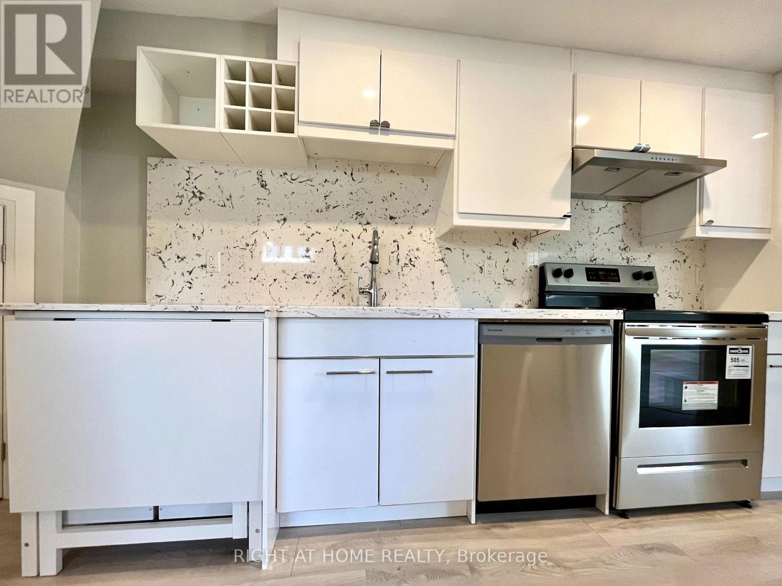 Lower - 918 Oasis Drive, Mississauga, Ontario  L5V 0C7 - Photo 3 - W14090396