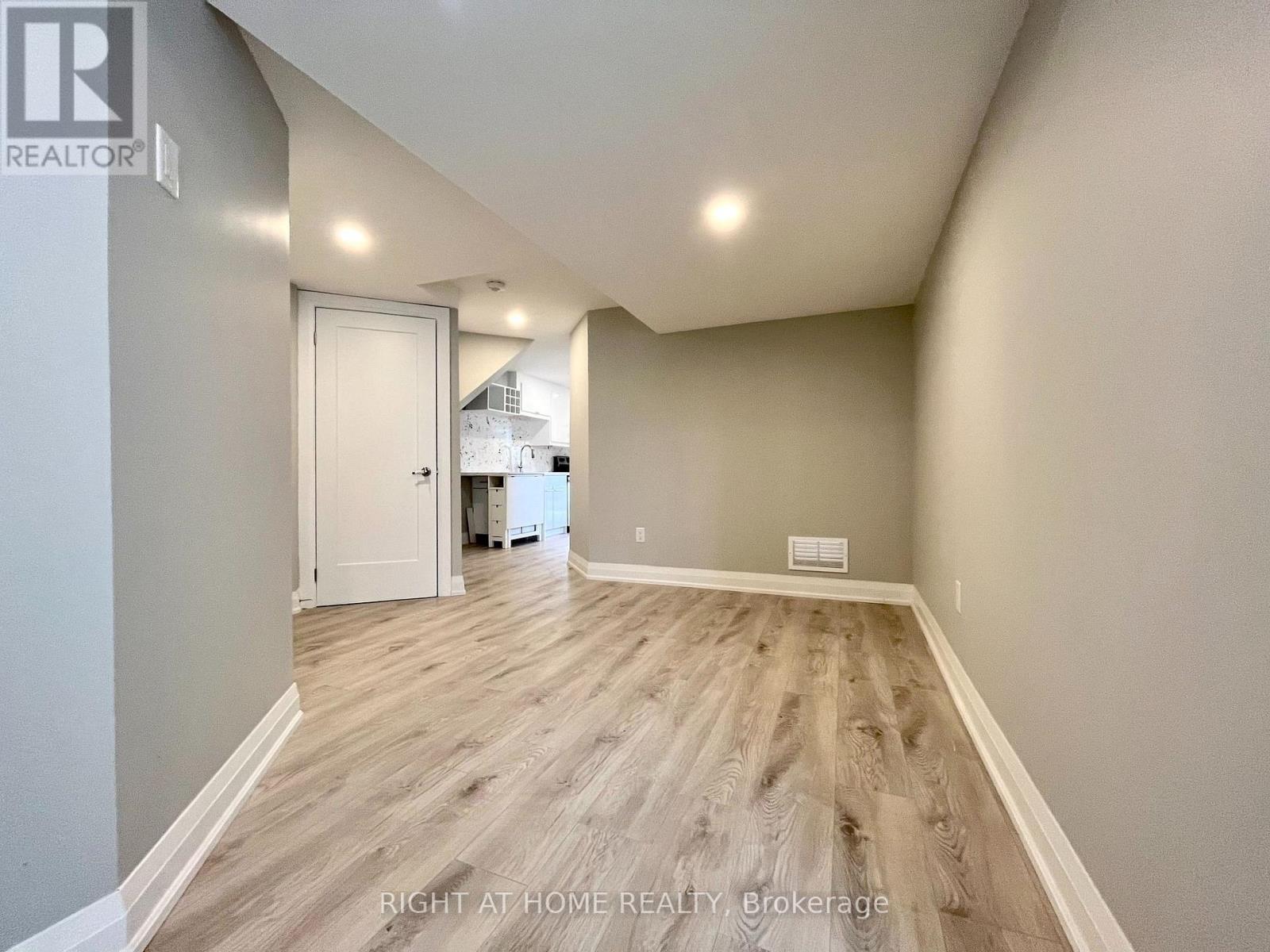 Lower - 918 Oasis Drive, Mississauga, Ontario  L5V 0C7 - Photo 5 - W14090396